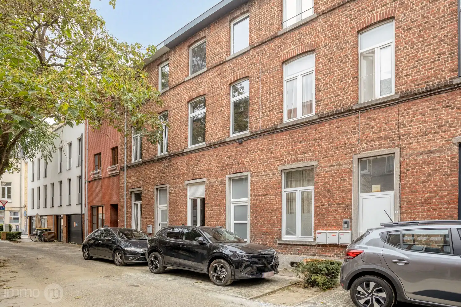 Charmante gerenoveerde stadswoning met 2 of 3 slaapkamers, veel bergruimte en gezellige stadstuin. foto {{pictureIndex}}