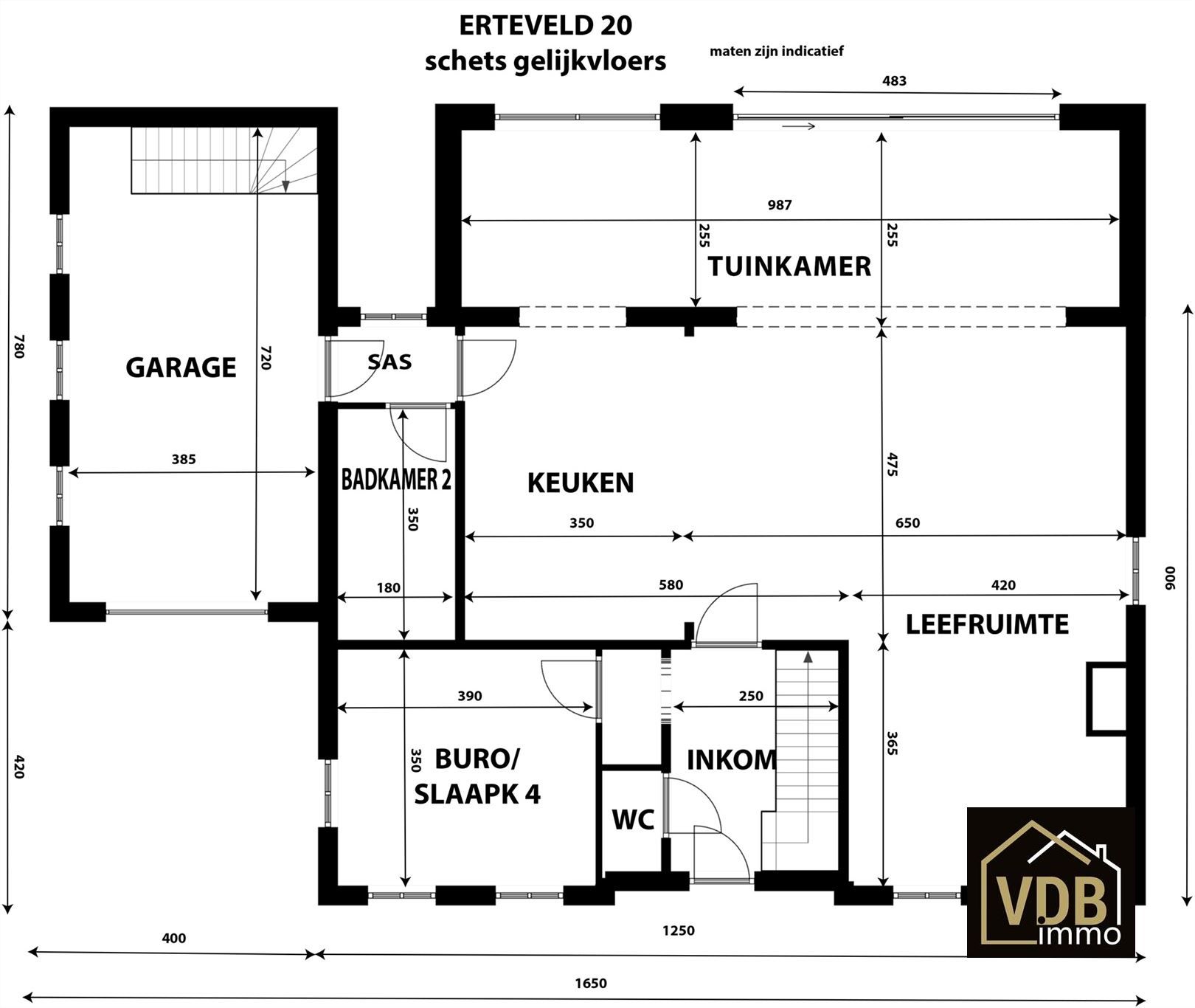 VILLA MET 4 - 5 SLAAPKAMERS - 2 BADKAMERS - 3 TOILETTEN - GARAGE - KELDER EN ZOLDER foto 13