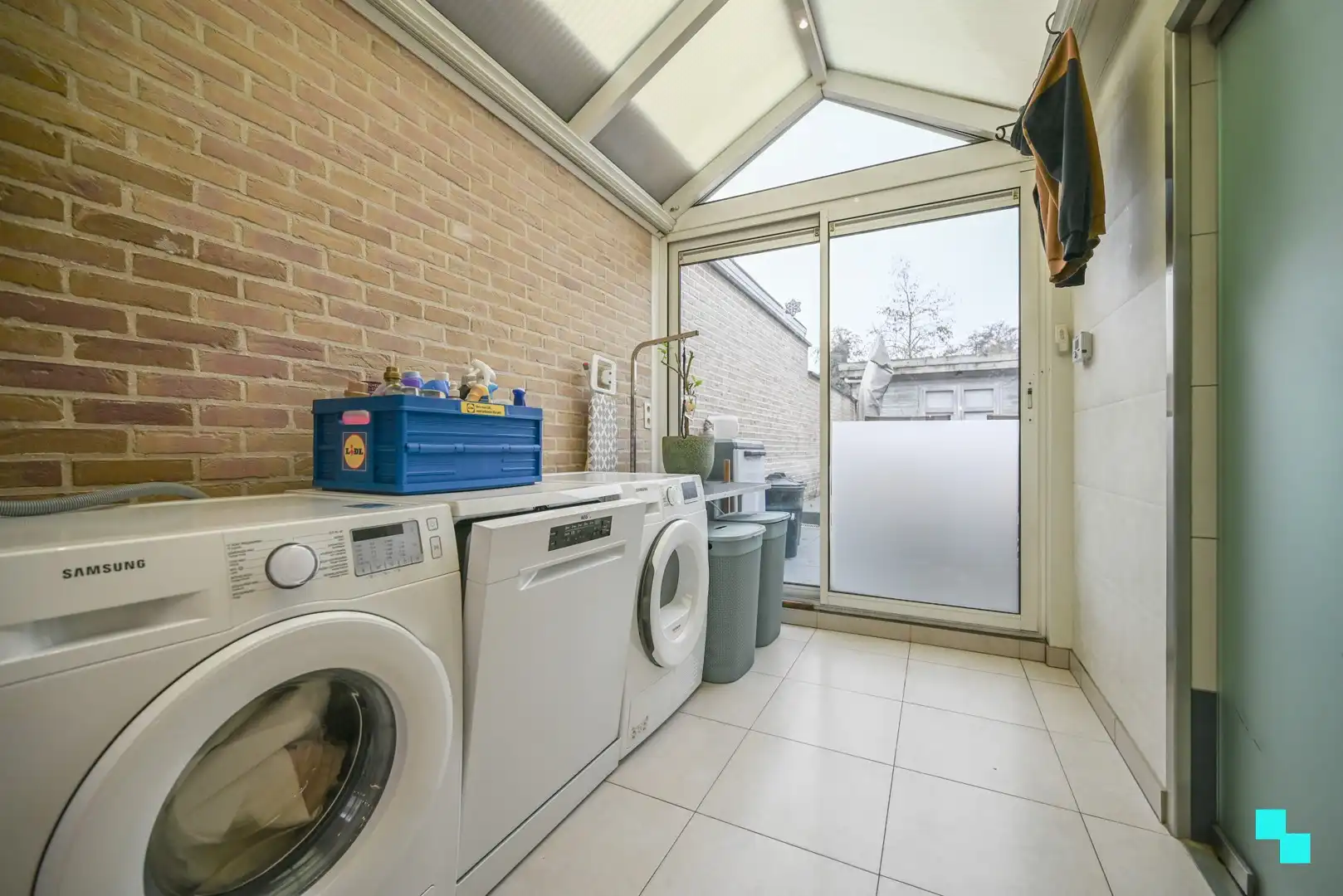 Charmante ééngezinswoning met 2 slaapkamers, ingerichte zolder en gezellig west terras foto 12