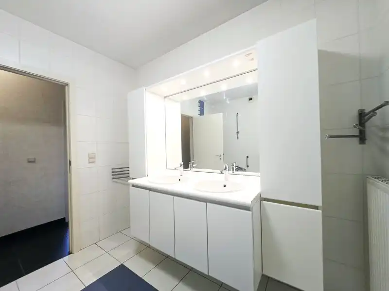 Comfortabel wonen vlakbij het centrum met eigen parking foto 21