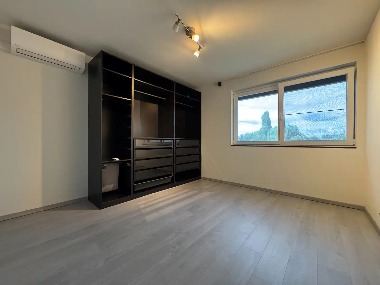 Te huur in Merchtem: ruim appartement 2 slpk + 2 autostaanplaatsen + kelder foto 10
