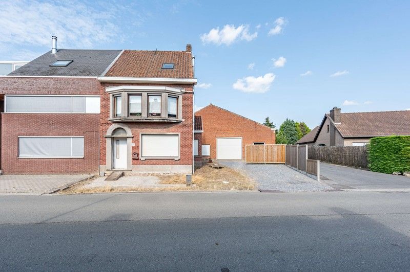 Woning met magazijn en 3 slaapkamers te koop in Waregem! foto 1