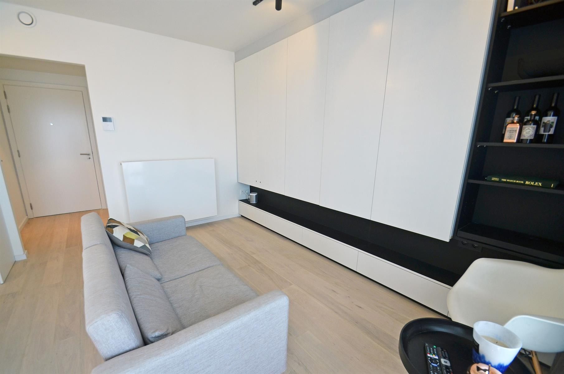 Gezellig gemeubeld één-slaapkamer appartement met hoogwaardige afwerking op een centrale ligging in Duinenwater foto 3