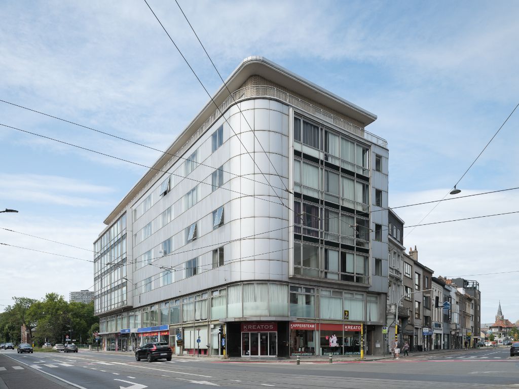 Unieke, lichtrijke cityflat nabij de Coupure foto 10