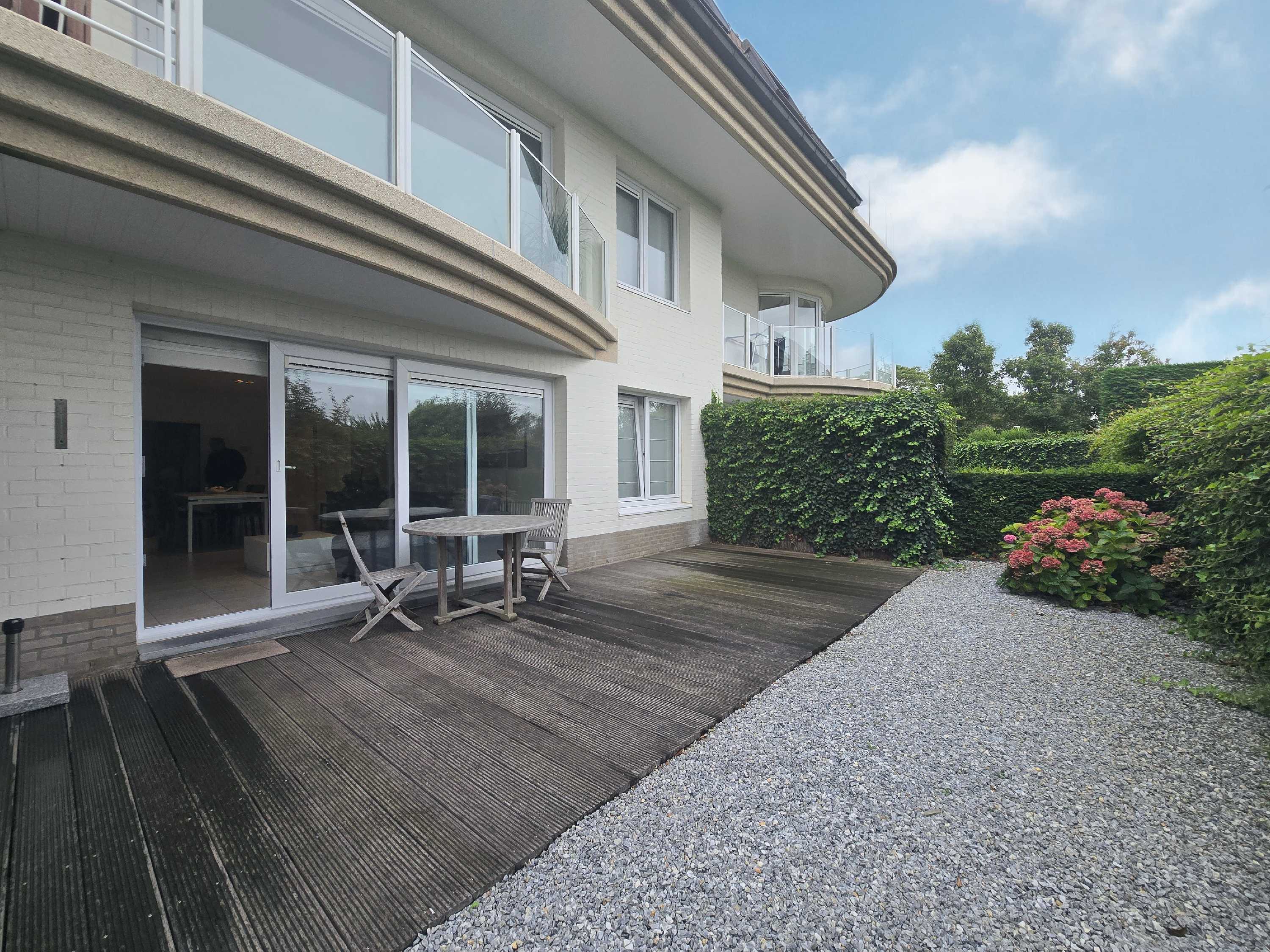 Instapklaar villa-appartement met groot terras op 300m van zee te Nieuwpoort foto 4