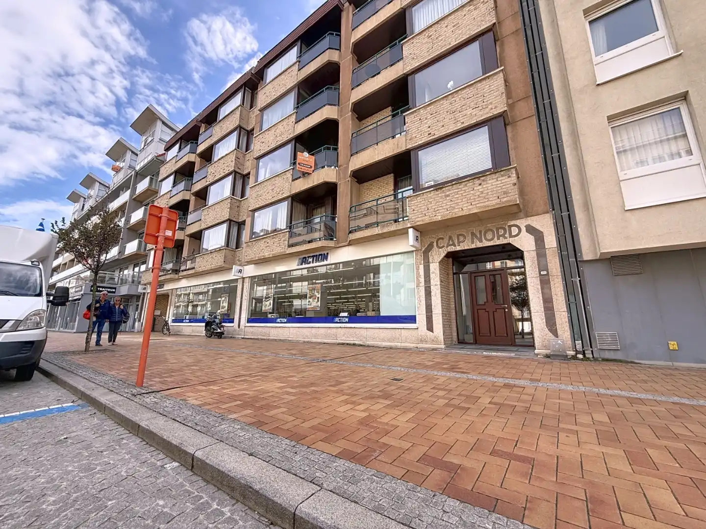 Licht op te frissen appartement op toplocatie in Nieuwpoort-bad foto 2