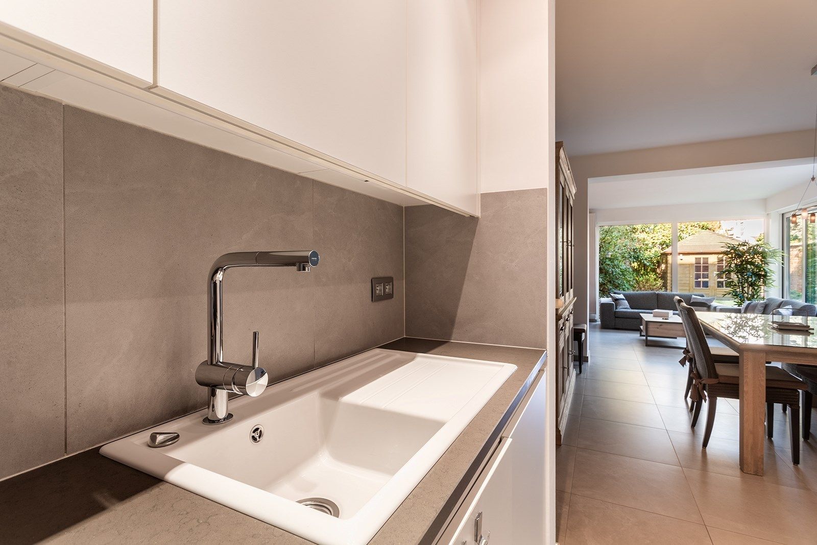 Gemeubeld luxueus 1-slaapkamerappartement met tuin foto 11