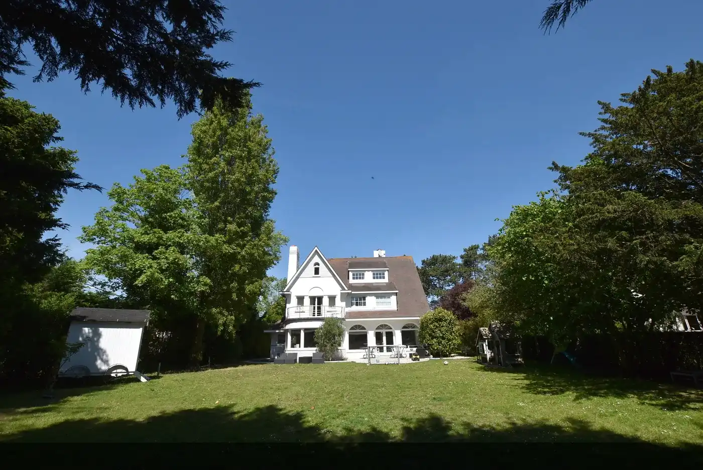 Hoofdfoto van de publicatie: Villa op een uitzonderlijk perceel, triple A-locatie in het Zoute