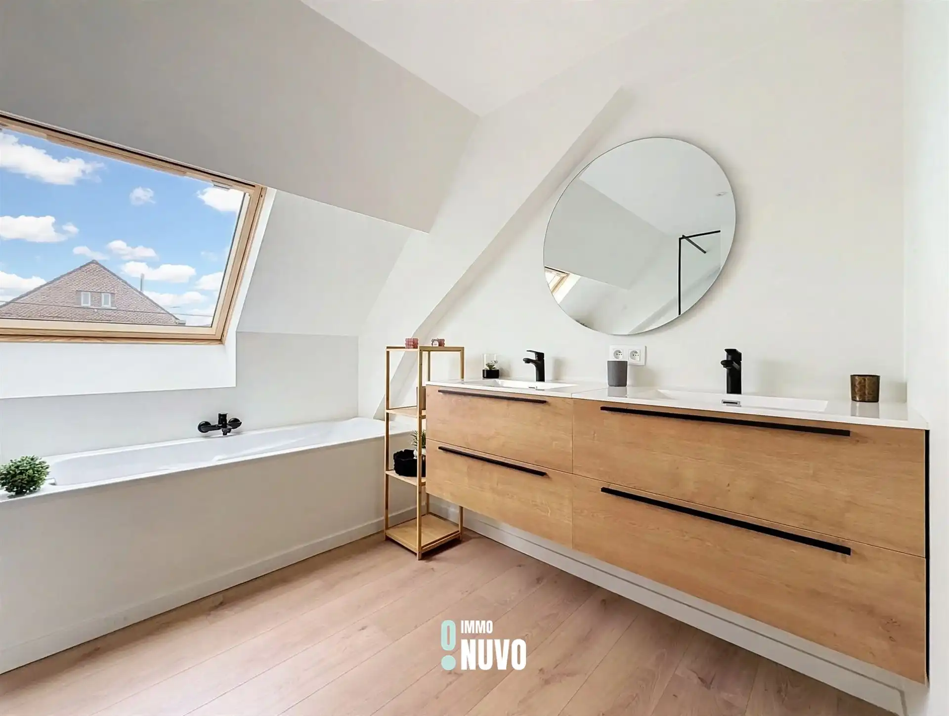 Woning met loods foto 14