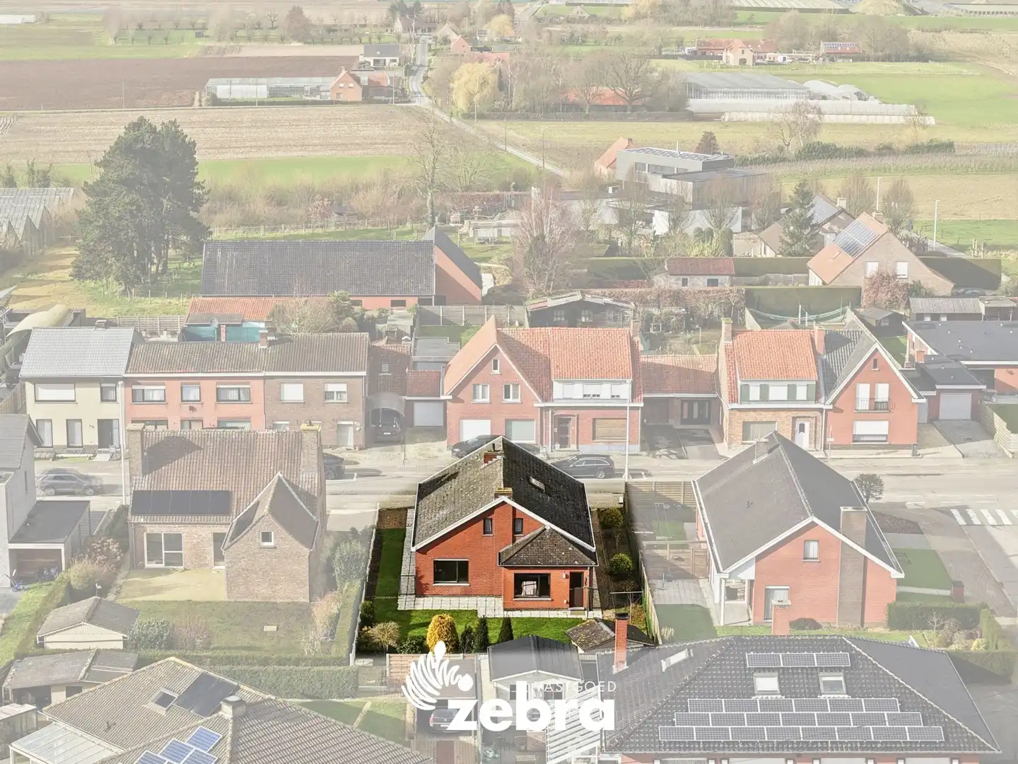 Hoofdfoto van de publicatie: Op te frissen open bebouwing met zonnige tuin in Moorslede!