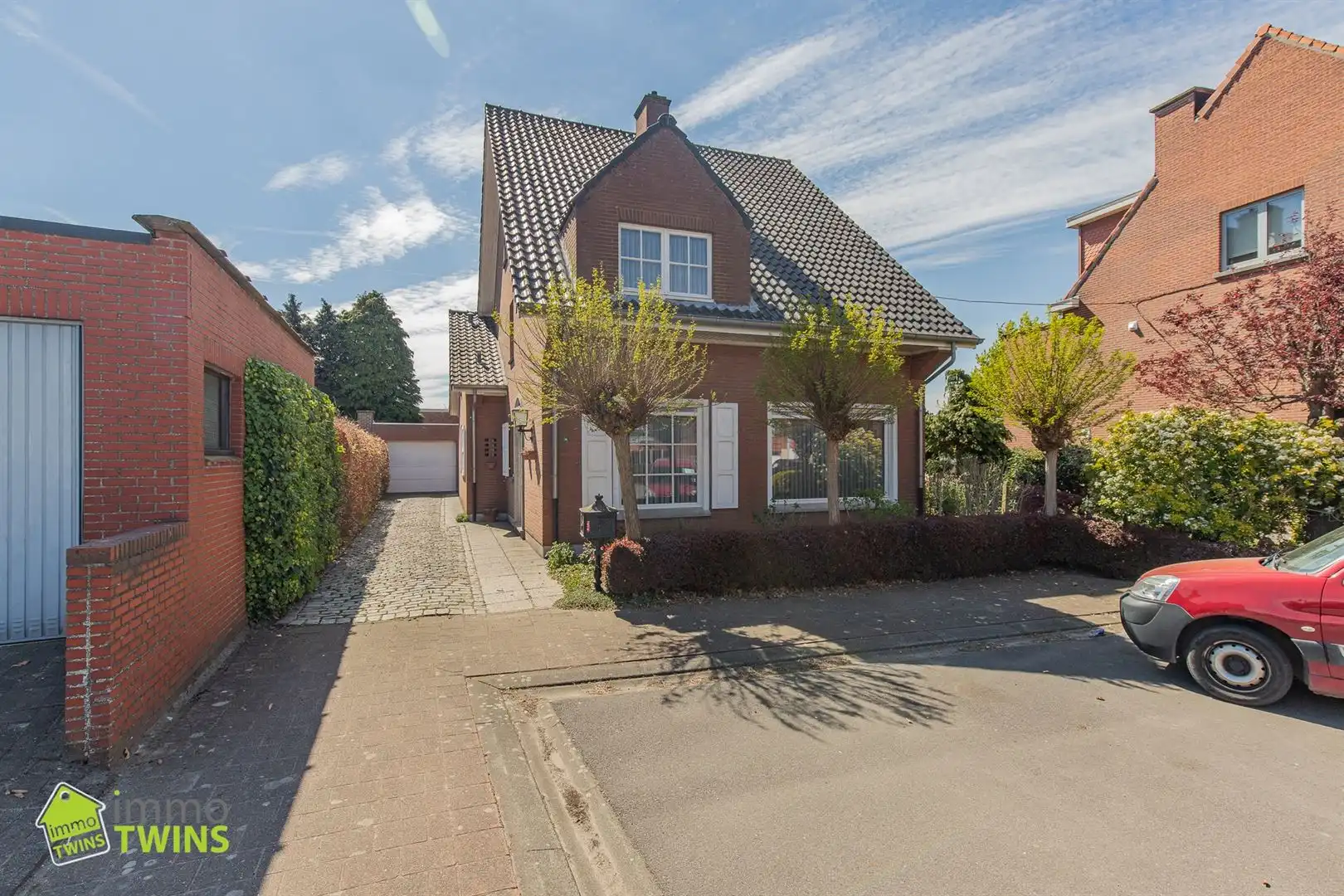 Hoofdfoto van de publicatie: Prachtige open bebouwing met garage te Kruibeke. 