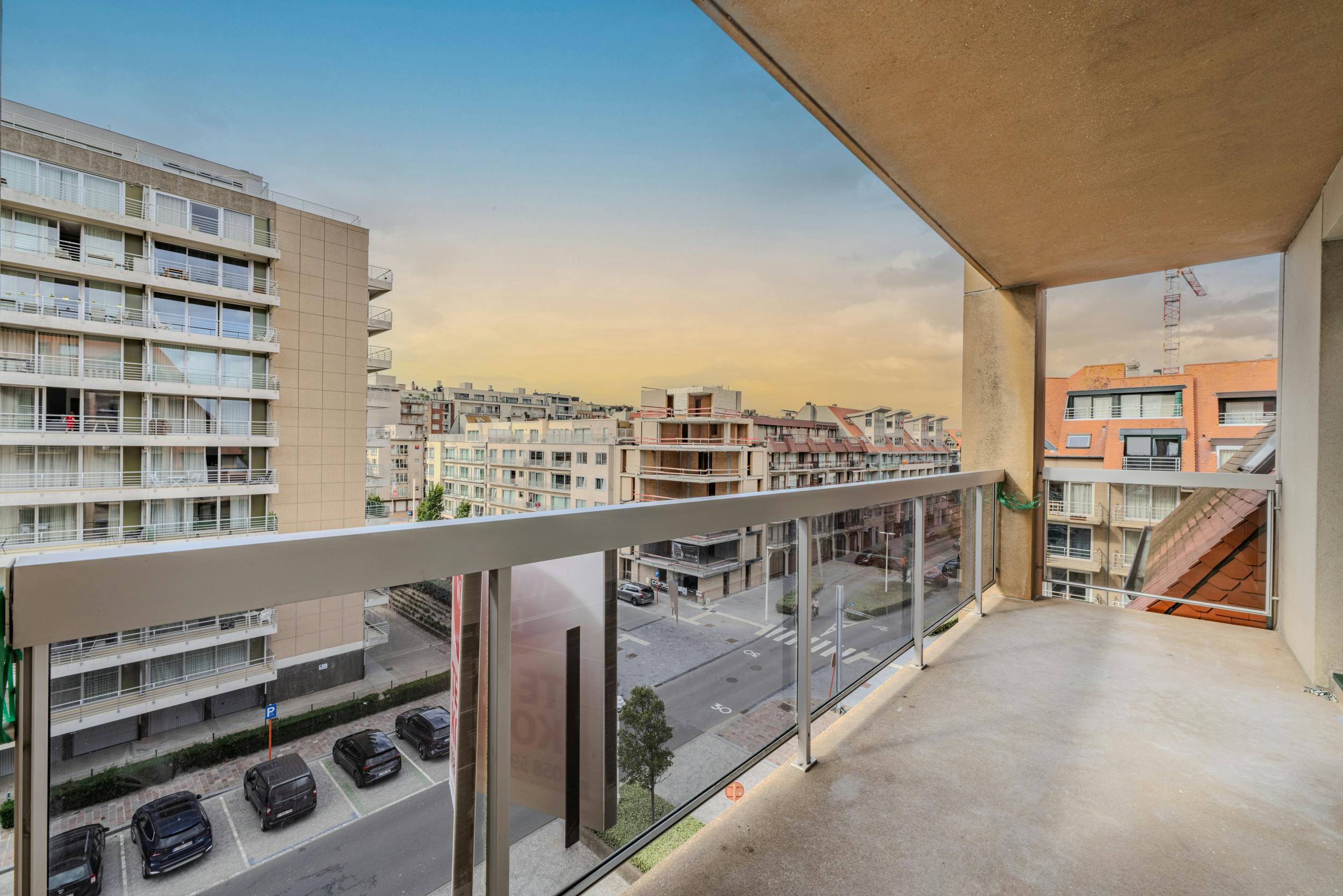 Prachtig gerenoveerd appartement met twee slaapkamers foto {{pictureIndex}}