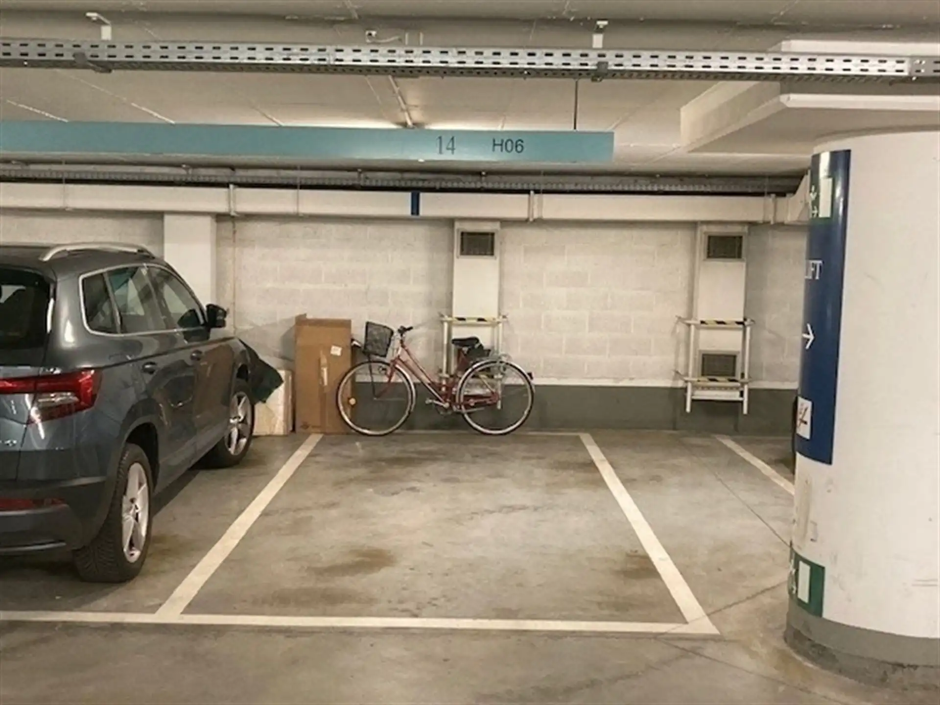 Ruime parkeerplaats kortbij de Europese instellingen       foto 5