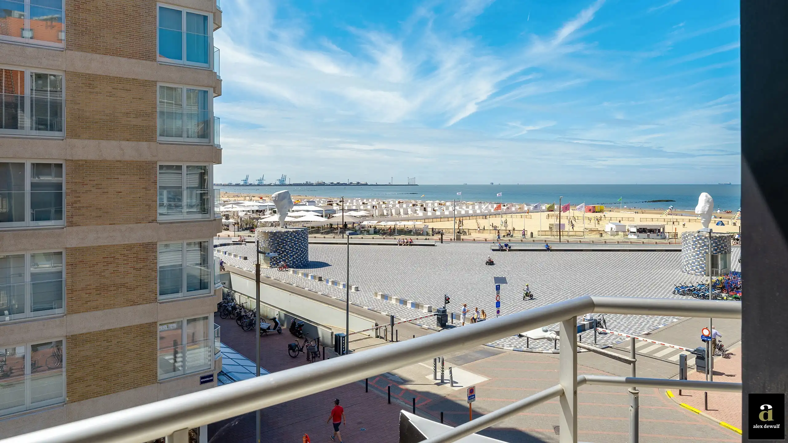 Prachtig zonnig gerenoveerd appartement met zeezicht. foto 3