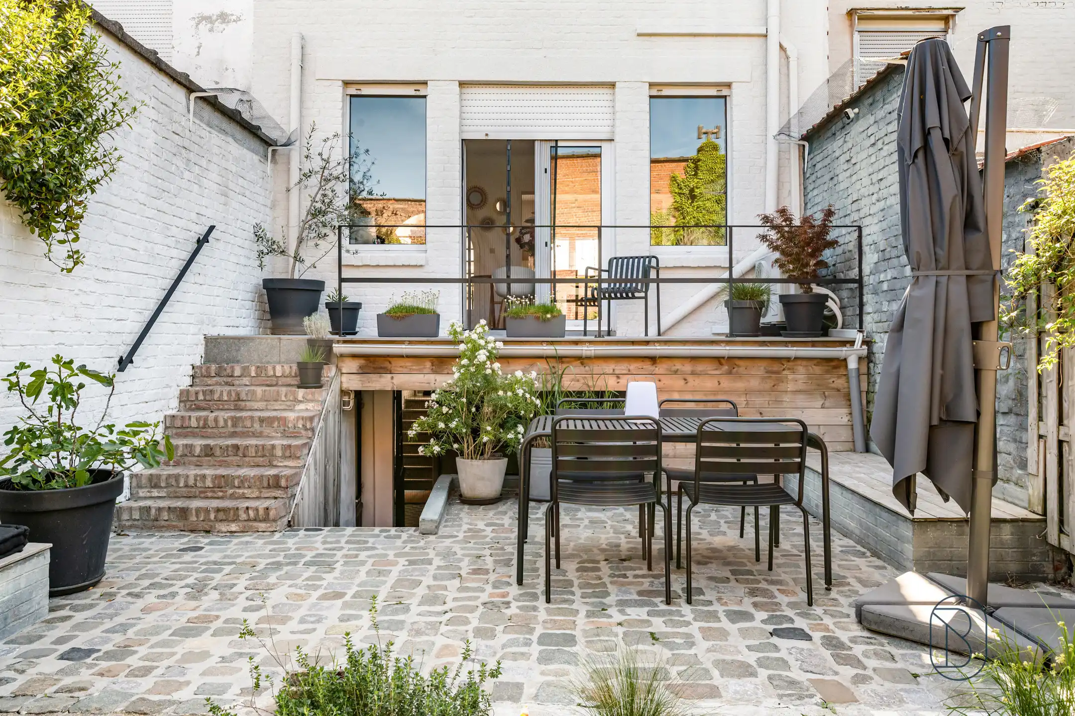 Instapklare woning met zonnige tuin in hartje Kortrijk foto 2