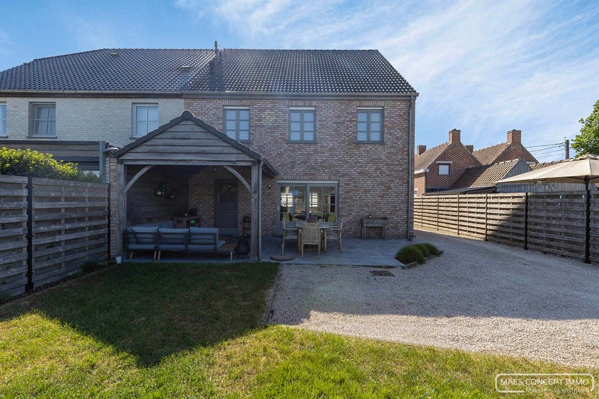 Instapklare woning met 4 slaapkamers in Zulte foto 2