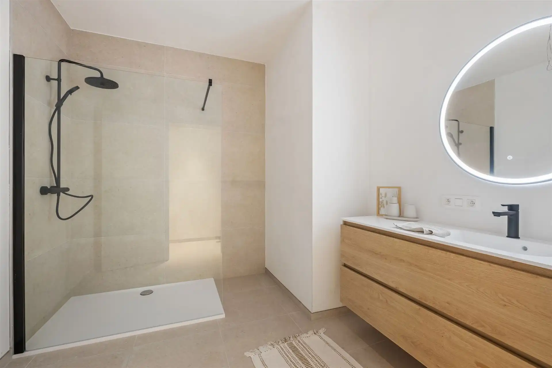 Ruim en lichtrijk appartement met 2 slaapkamers en mooi terras (121m²) met 2 slaapkamers en aangenaam terras foto 17