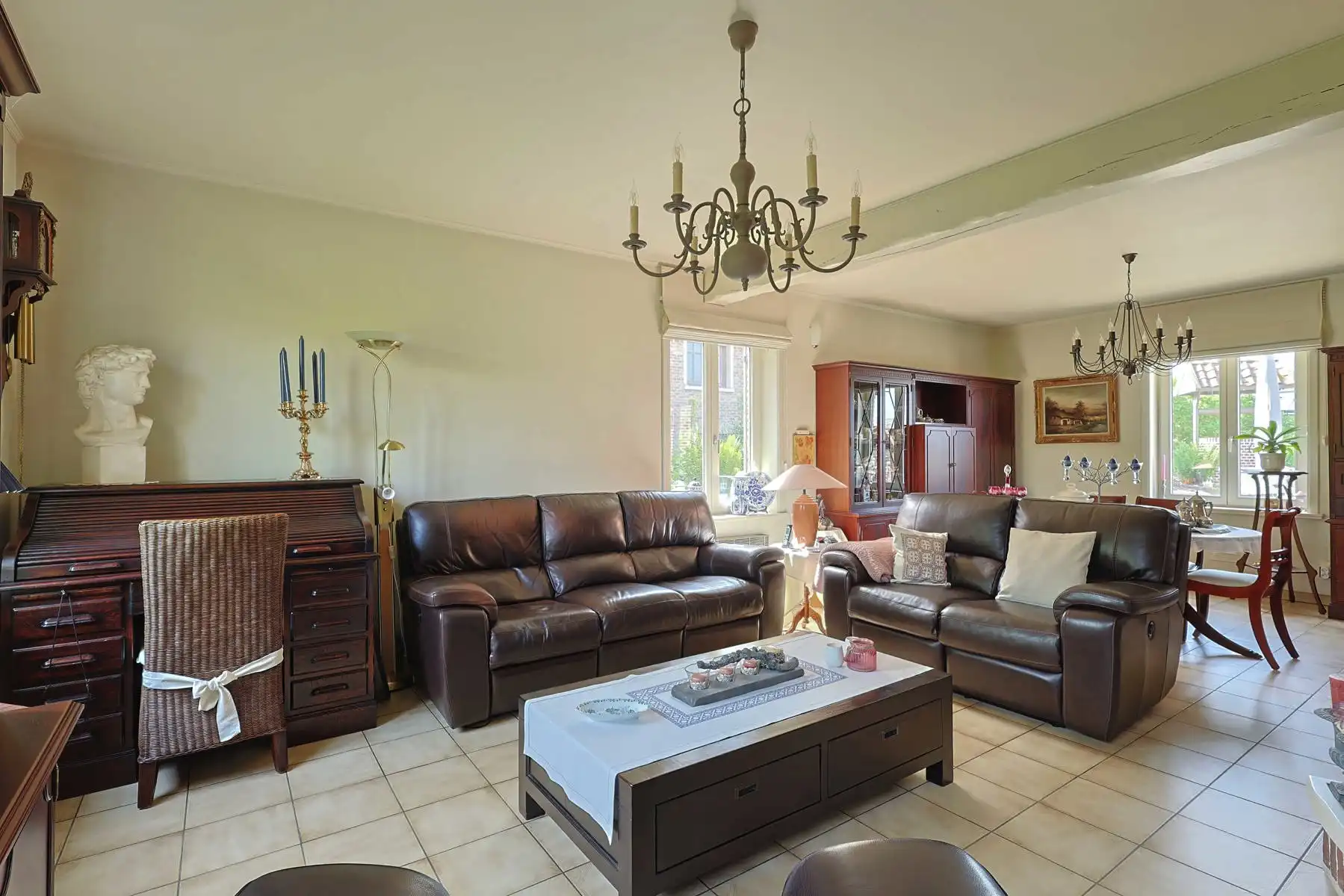 Landelijke villa met werkruimte, paardenstal en grote tuin foto 3