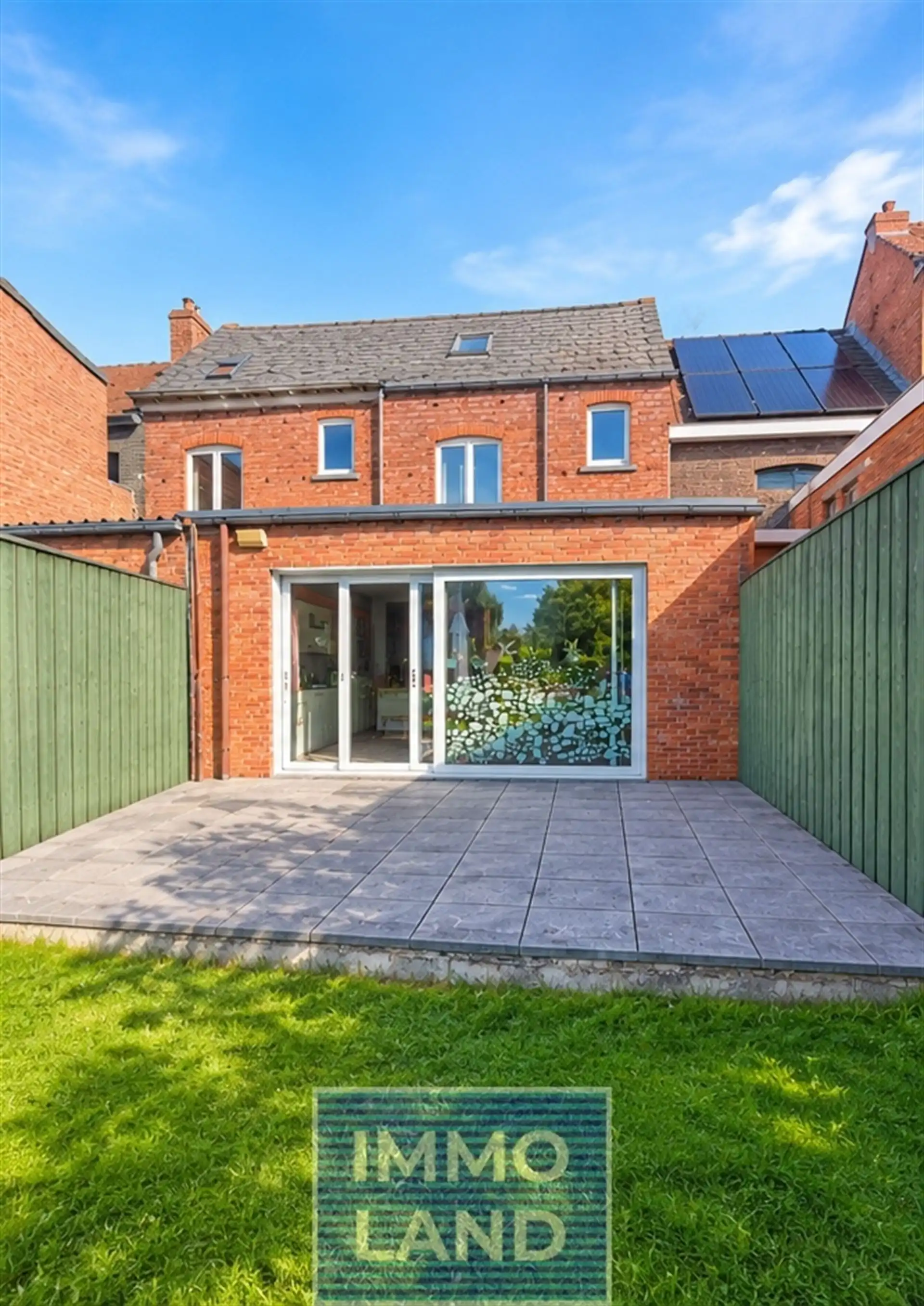 Charmante rijwoning met diepe zuid gerichte tuin in Hasselt. foto 7