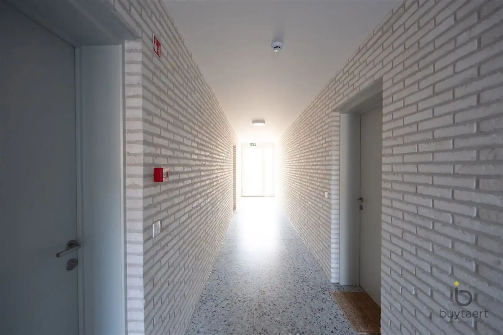 Recent 1 slaapkamer appartement met prachtig uitzicht! foto 31