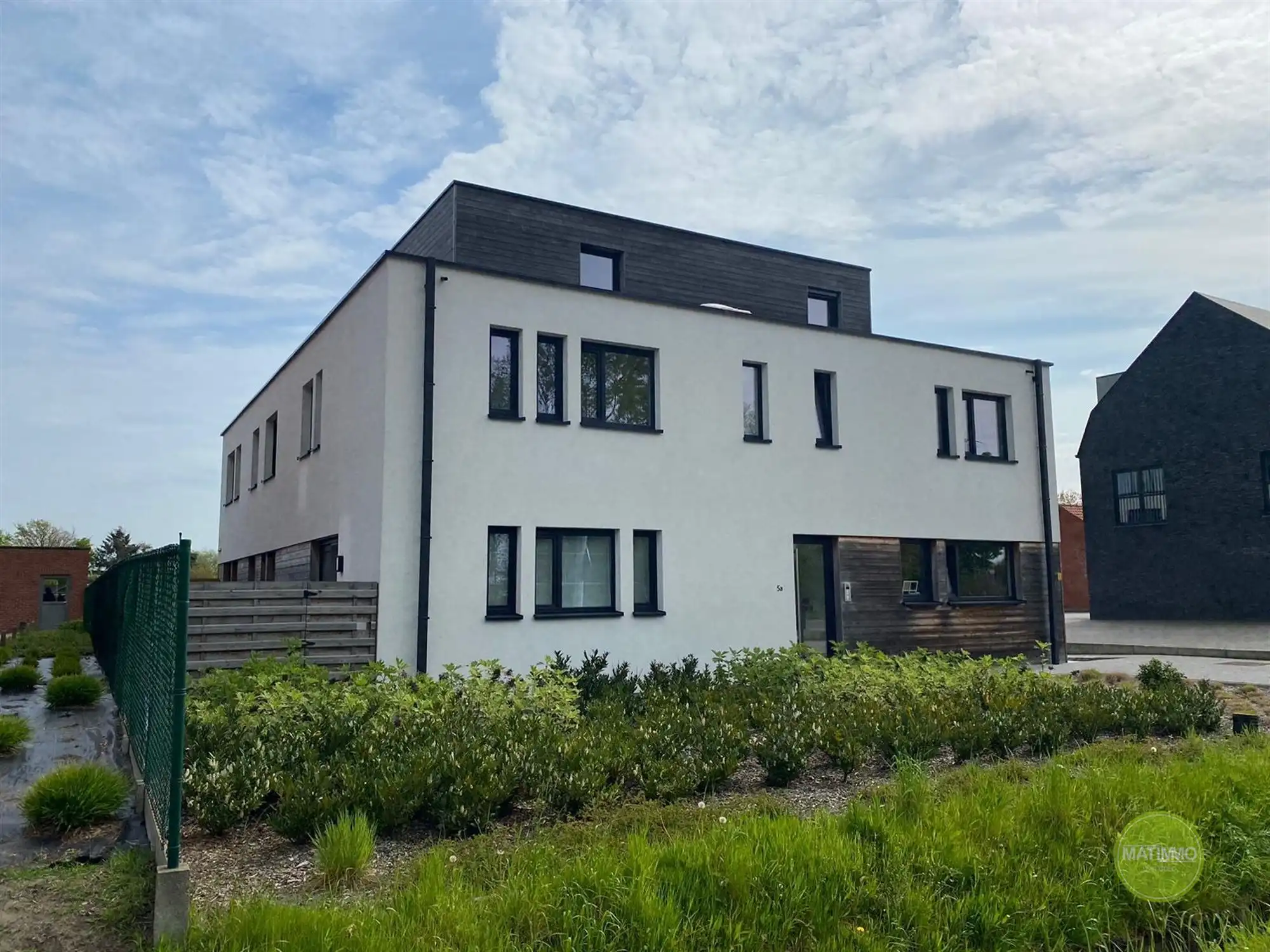 Modern gelijkvloers appartement met 2 slaapkamers in Geel foto 3