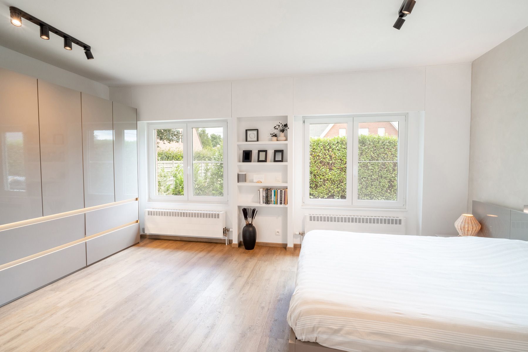 Instapklare en gerenoveerde villa met 3/4 slps en bureau foto 22