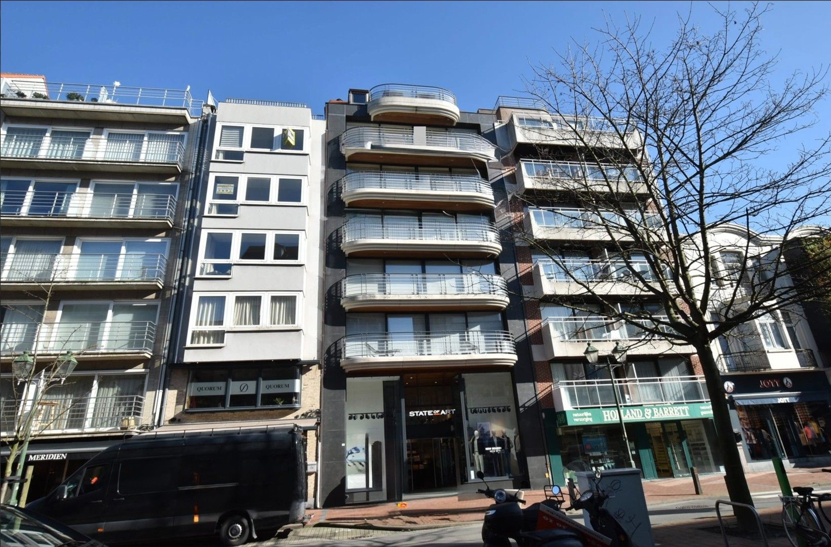 Zonnig appartement heel goed gelegen in het centrum van Knokke, vlakbij de winkels en de zee. foto 14