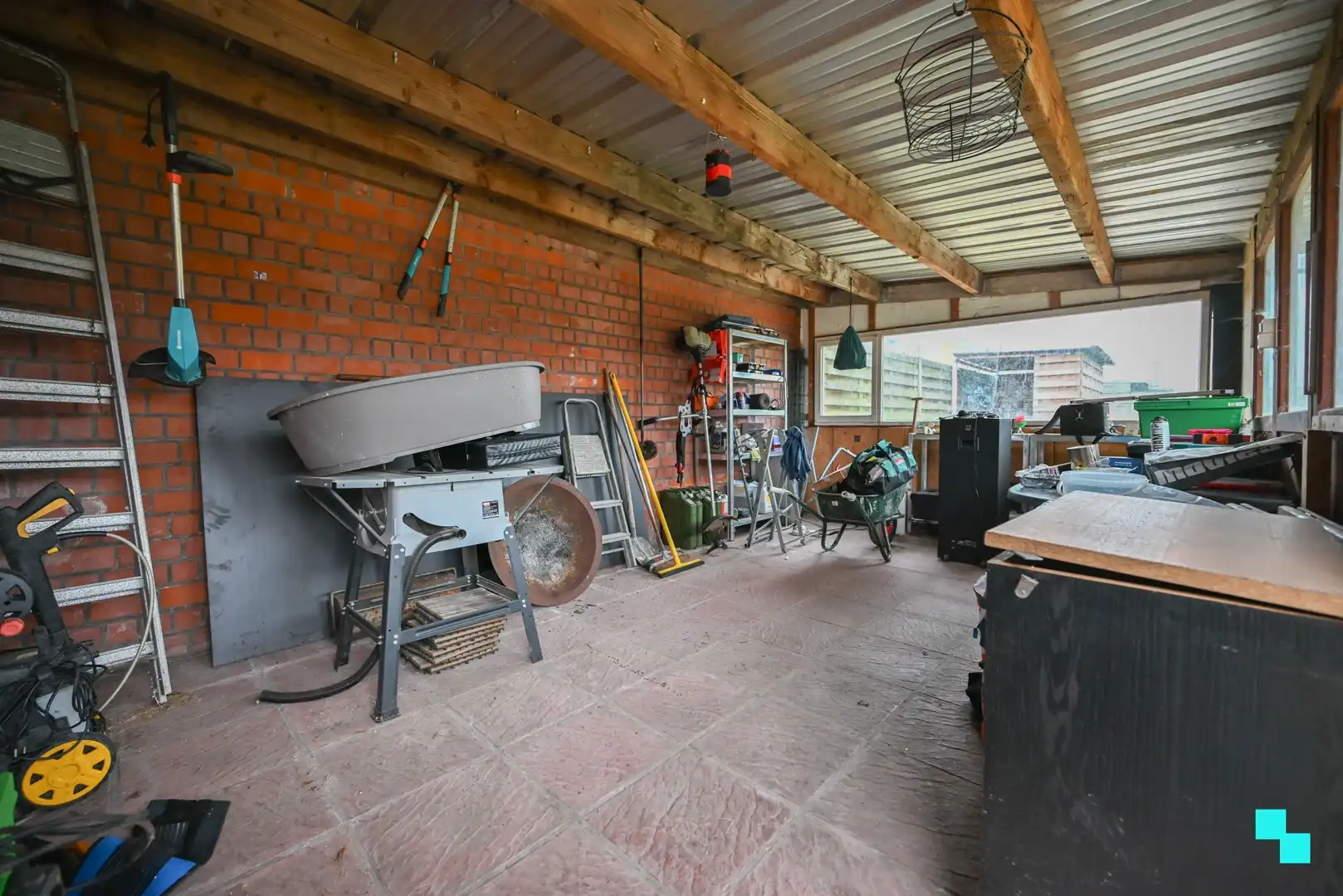 Te renoveren gezinswoning met ruime opslagruimte/garage foto 22