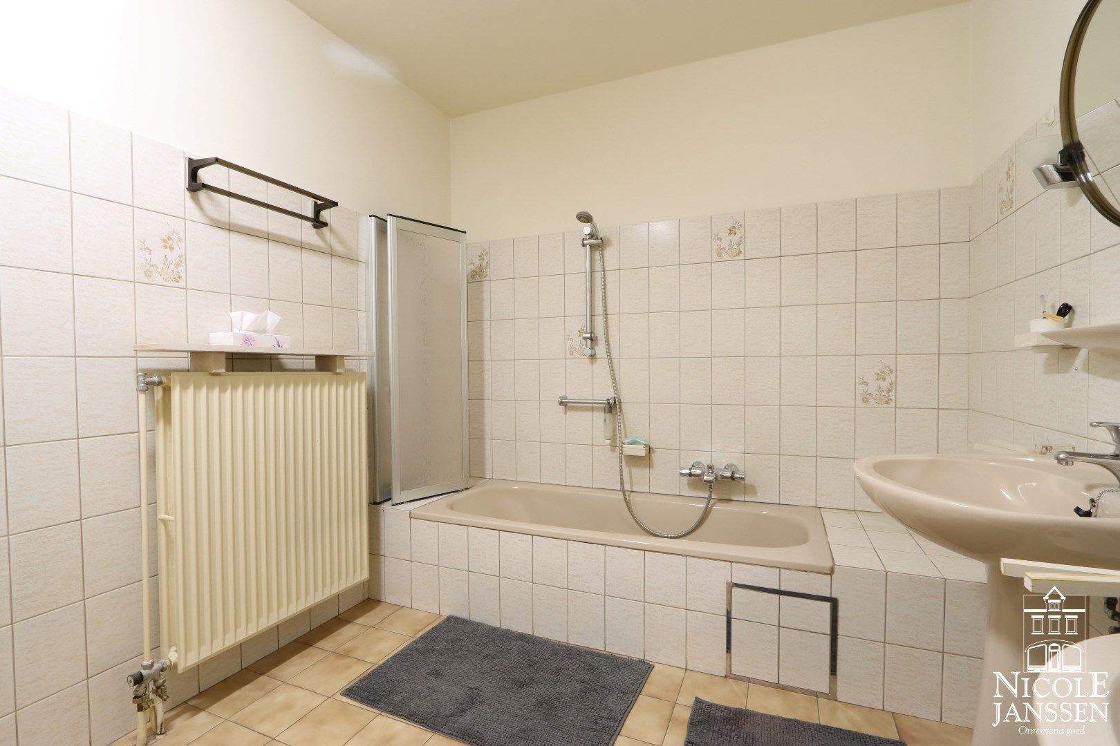 Ruim en instapklaar appartement met terras vlakbij het centrum foto 17