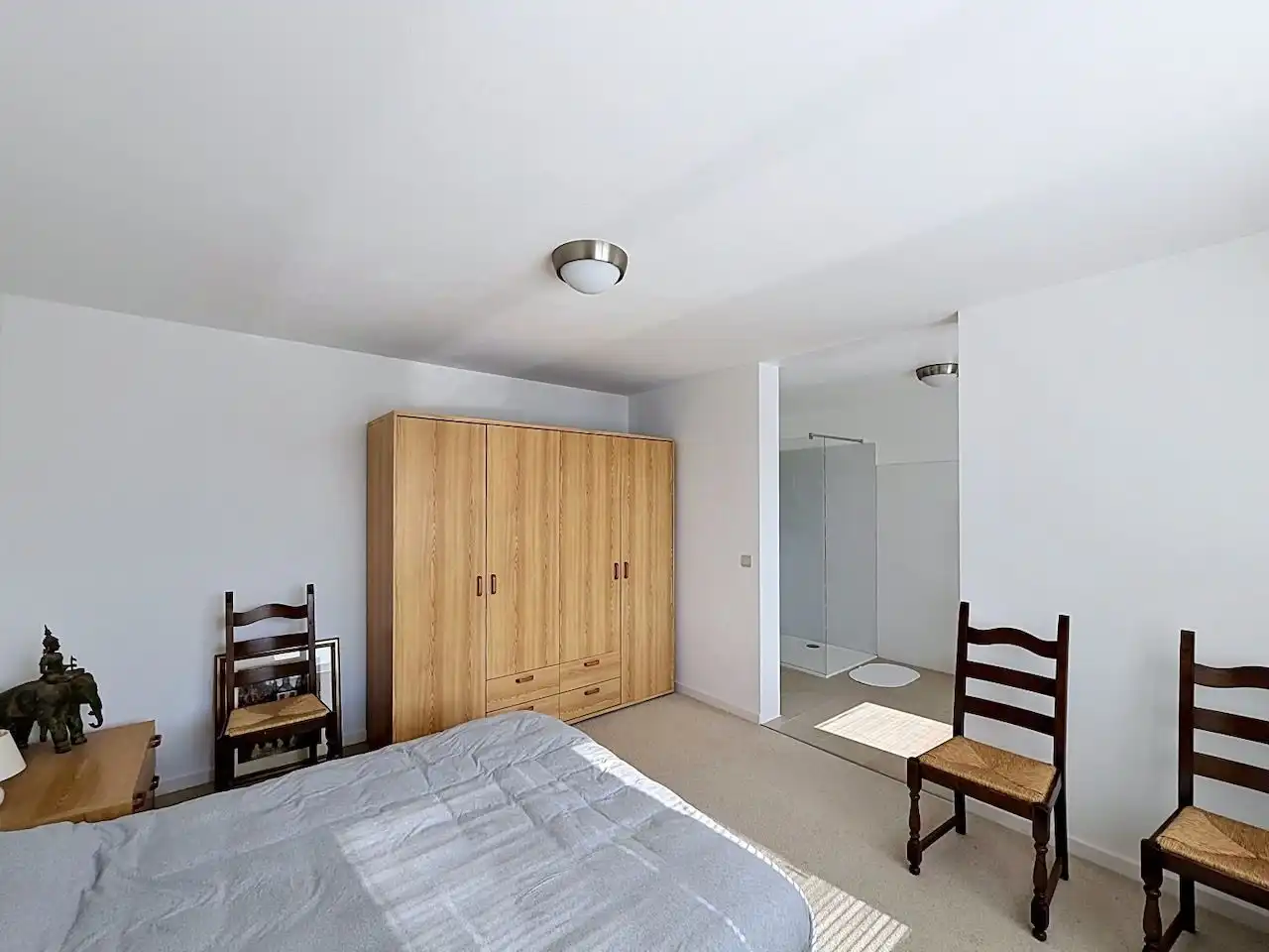 Bijzonder ruim en lichtrijk appartement op een boogscheut van de Zeedijk & Graaf d'Ursellaan foto 15