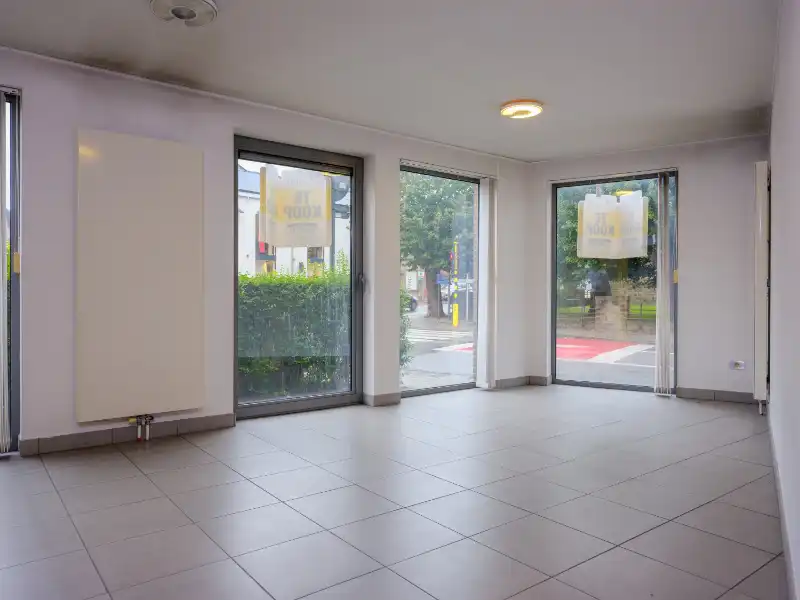 Instapklare kantoorruimte van 117m² te koop aangeboden via het Co-vast systeem. Eerste biedingsfase is bezig en stopt op 21 April 2026 om 15u. foto 6