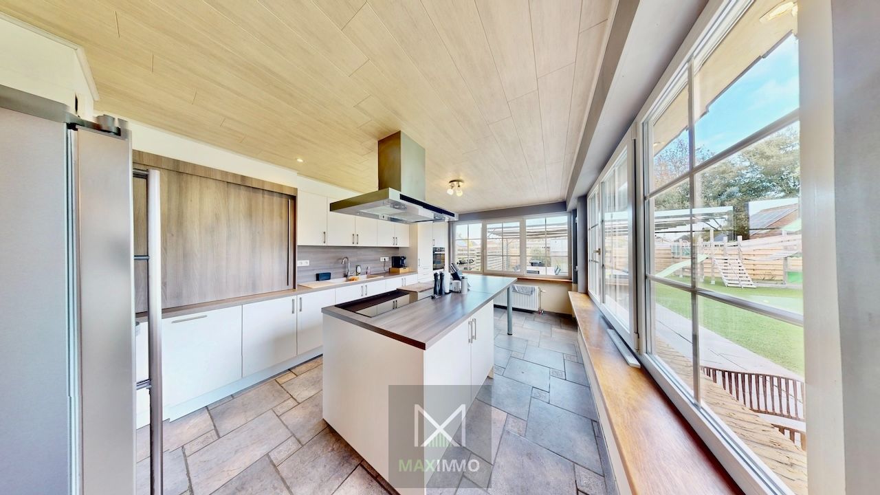 Instapklare gezinswoning met tuin en grote garage in Aalbeke foto 2