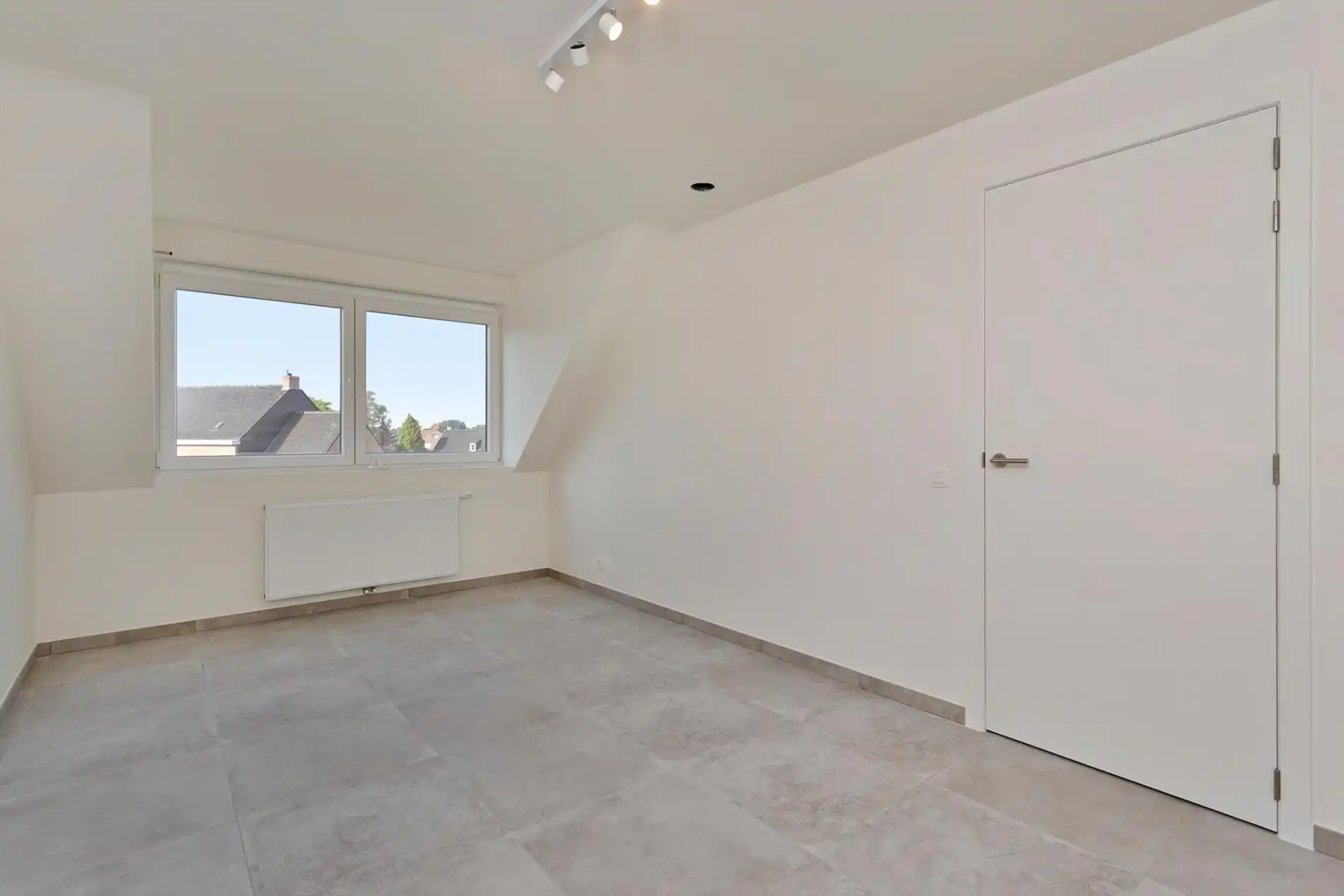 Nieuwbouwwoning met 4 slaapkamers en 2 badkamers! foto 15