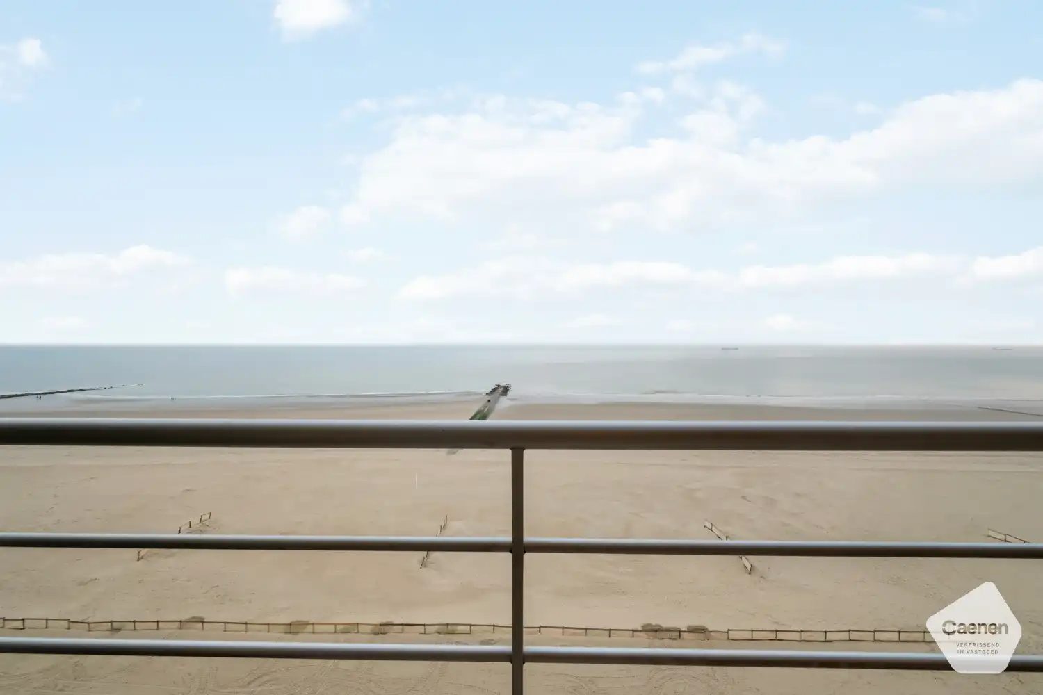 Instapklare studio met prachtig frontaal zeezicht foto 13