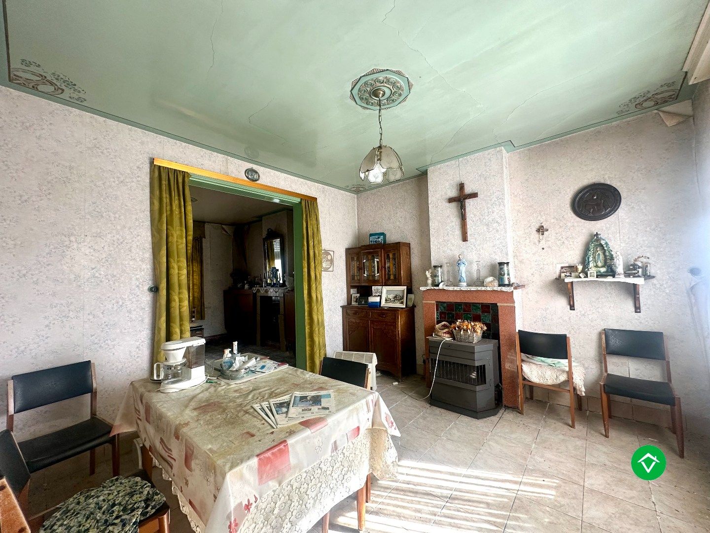 Te renoveren of te slopen woning op ruim perceel van 854 m² in Ichtegem - ideale opportuniteit voor wie wil bouwen of renoveren in een landelijke omgeving. foto 9