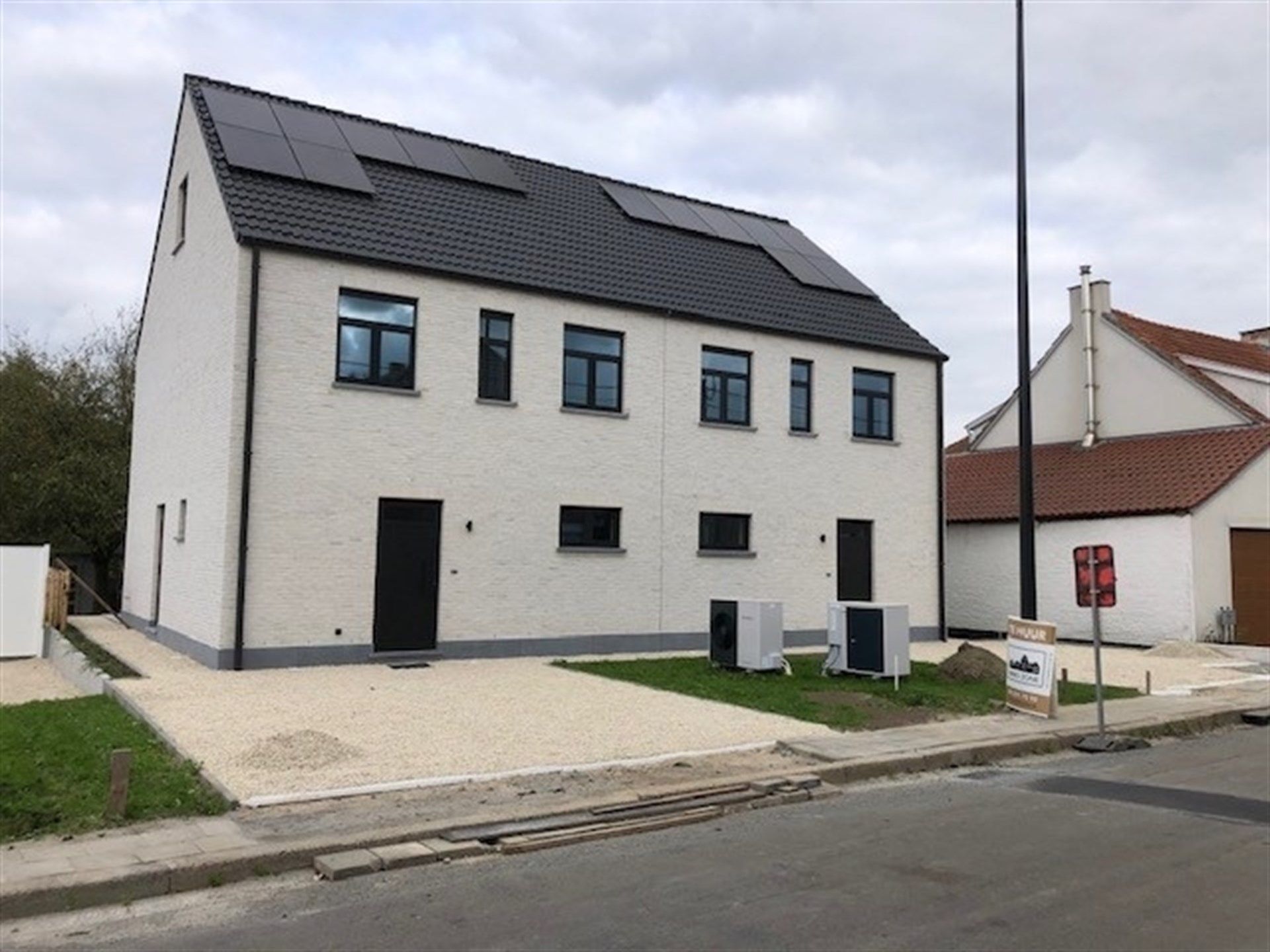 Energiezuinige instapklare nieuwbouwwoning met tuin. foto {{pictureIndex}}