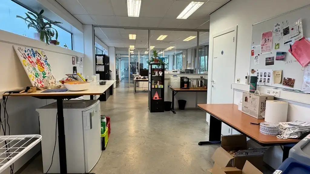 Kantoor/labo met klein magazijn te huur in Technologiepark-Zwijnaarde foto 3
