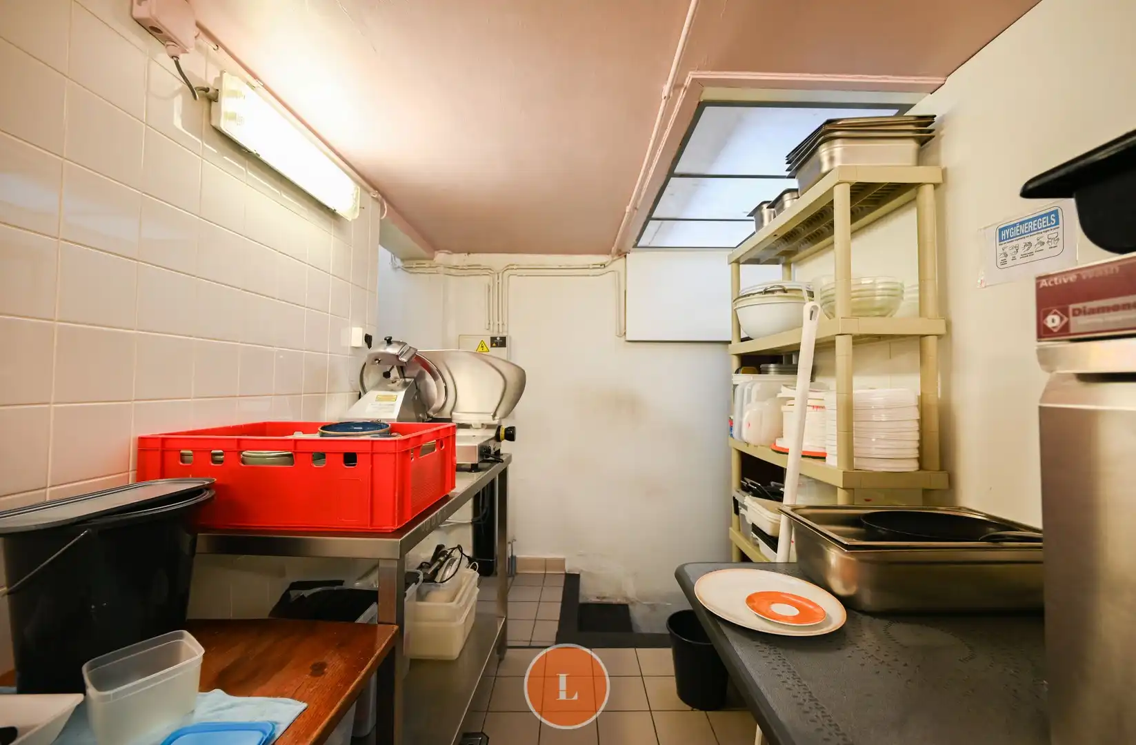 Handelspand met charmante gevel in hartje centrum Menen foto 9