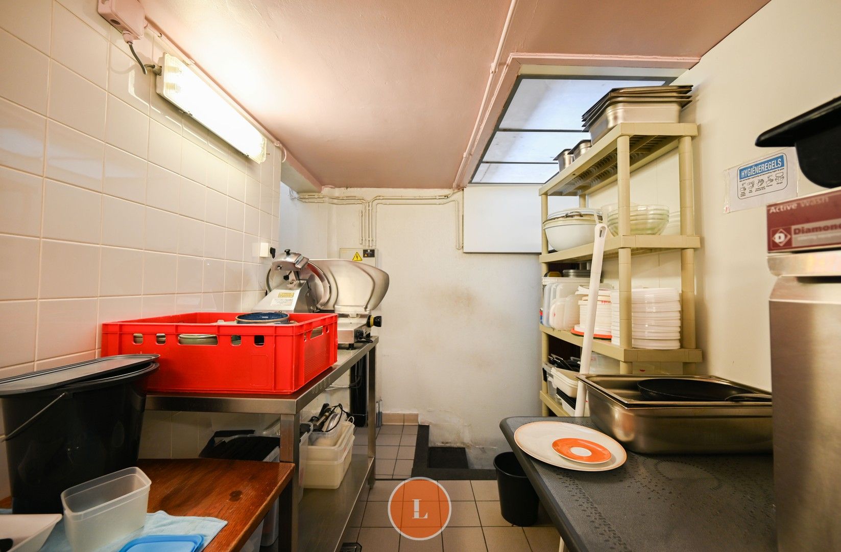 Handelspand met charmante gevel in hartje centrum Menen foto 9