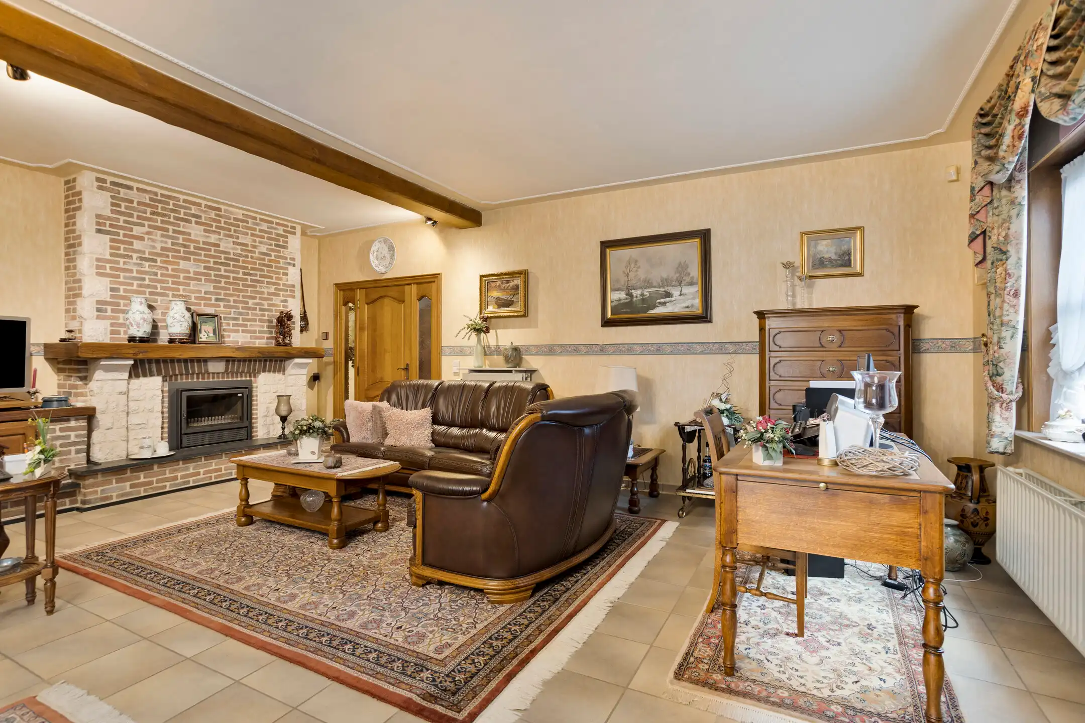 Ruime open bebouwing met 6 slaapkamers foto 6