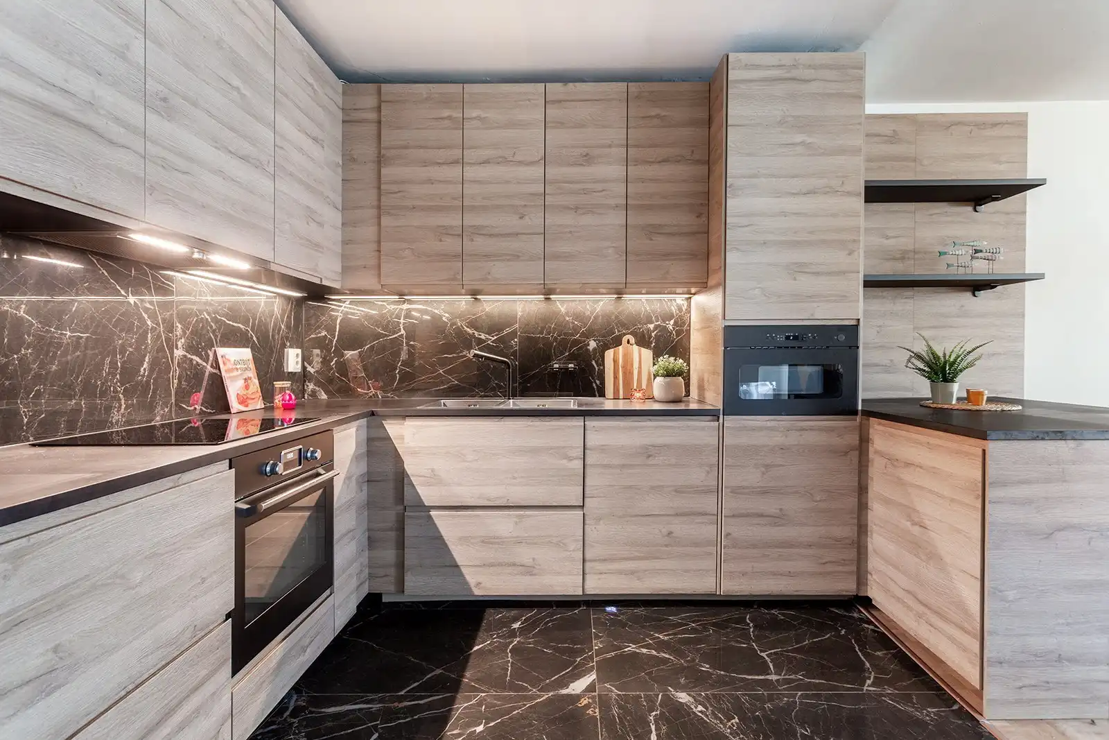 Instapklaar 3 slpk appartement met terras in hartje Stad foto 8