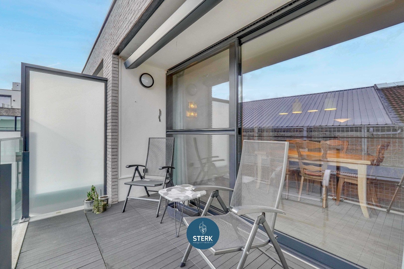 RECENT APPARTEMENT INCLUSIEF PARKING + 2 BERGINGEN IN CENTRUM LANAKEN !  foto 10