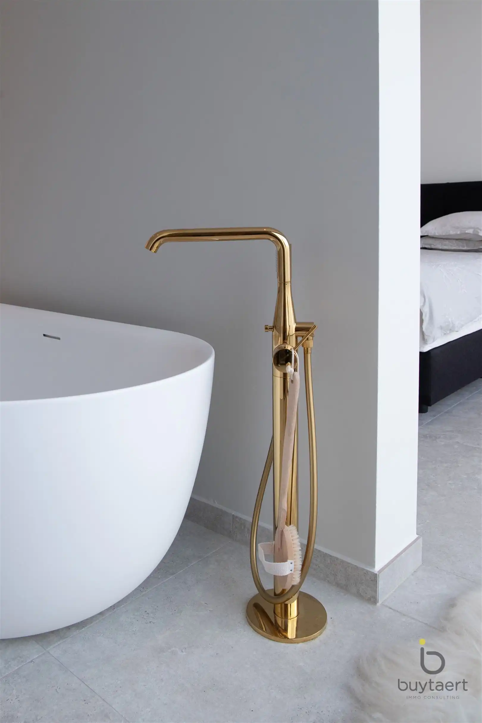 Knappe GELIJKVLOERSE villa + bijgebouw te Halle! foto 30