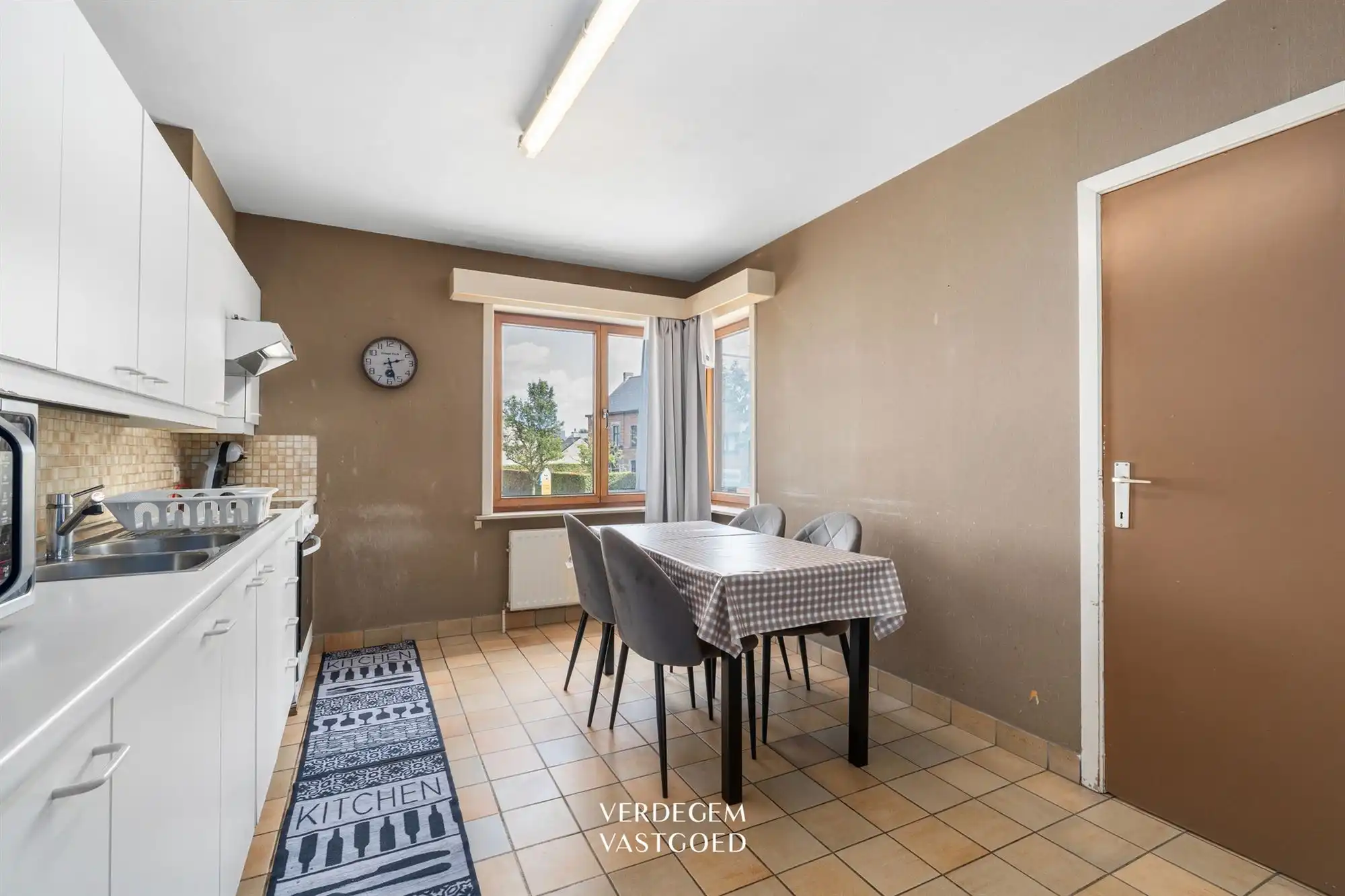 Centraal gelegen opbrengsteigendom met gelijkvloerse handel/kantoor en duplexappartement foto 11