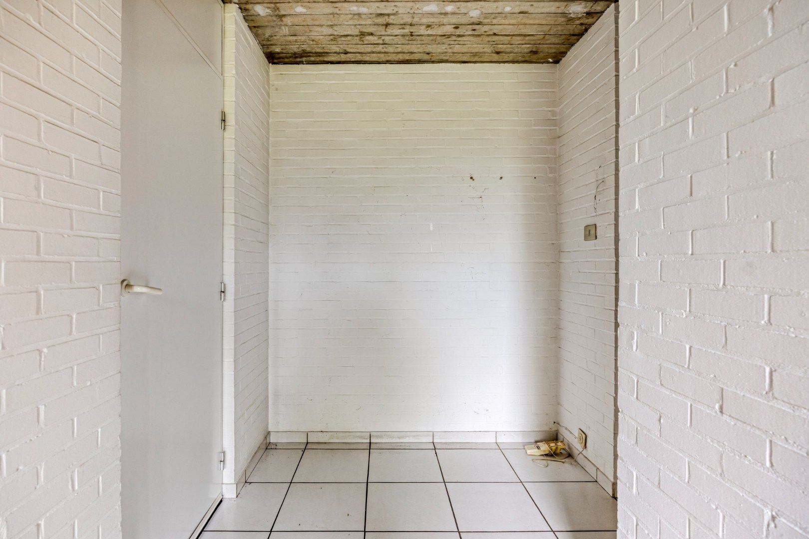 Gunstig gelegen te renoveren woning op mooi perceel van 16a07ca ! foto 4