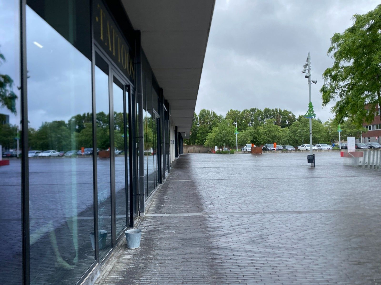 Uitstekend Gelegen Handelspand te huur met Grote Façade in Waregem foto 4