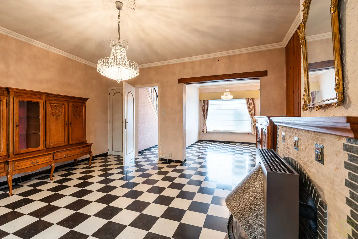 Ruime woning met een gunstige ligging te Eeklo! foto 7