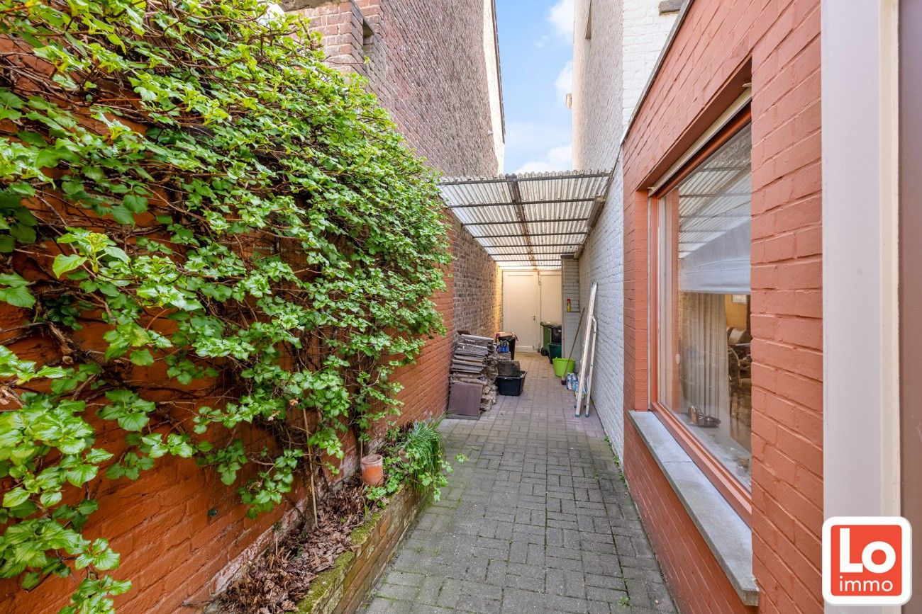 Prachtige eigendom op 1774m² met ruime garage/magazijn en 5 slaapkamers foto 22