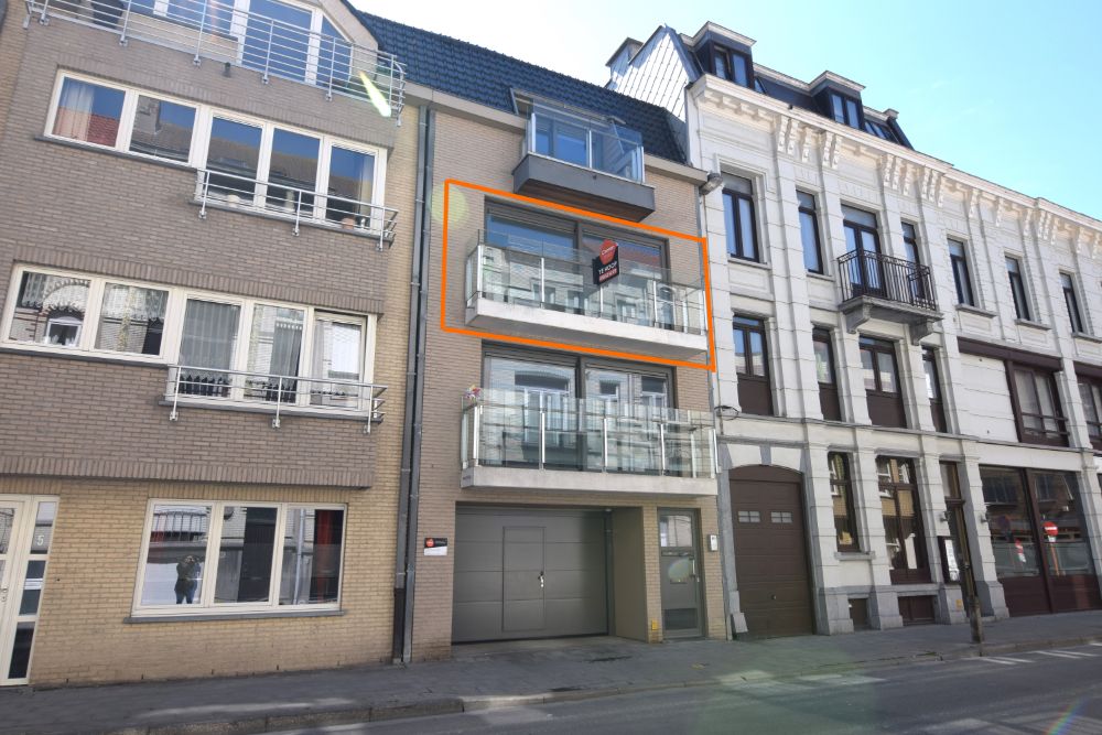 Appartement met één slaapkamer niet ver van de markt van Blankenberge. Gelegen op het tweede verdiep in een gebouw zonder lift. foto {{pictureIndex}}