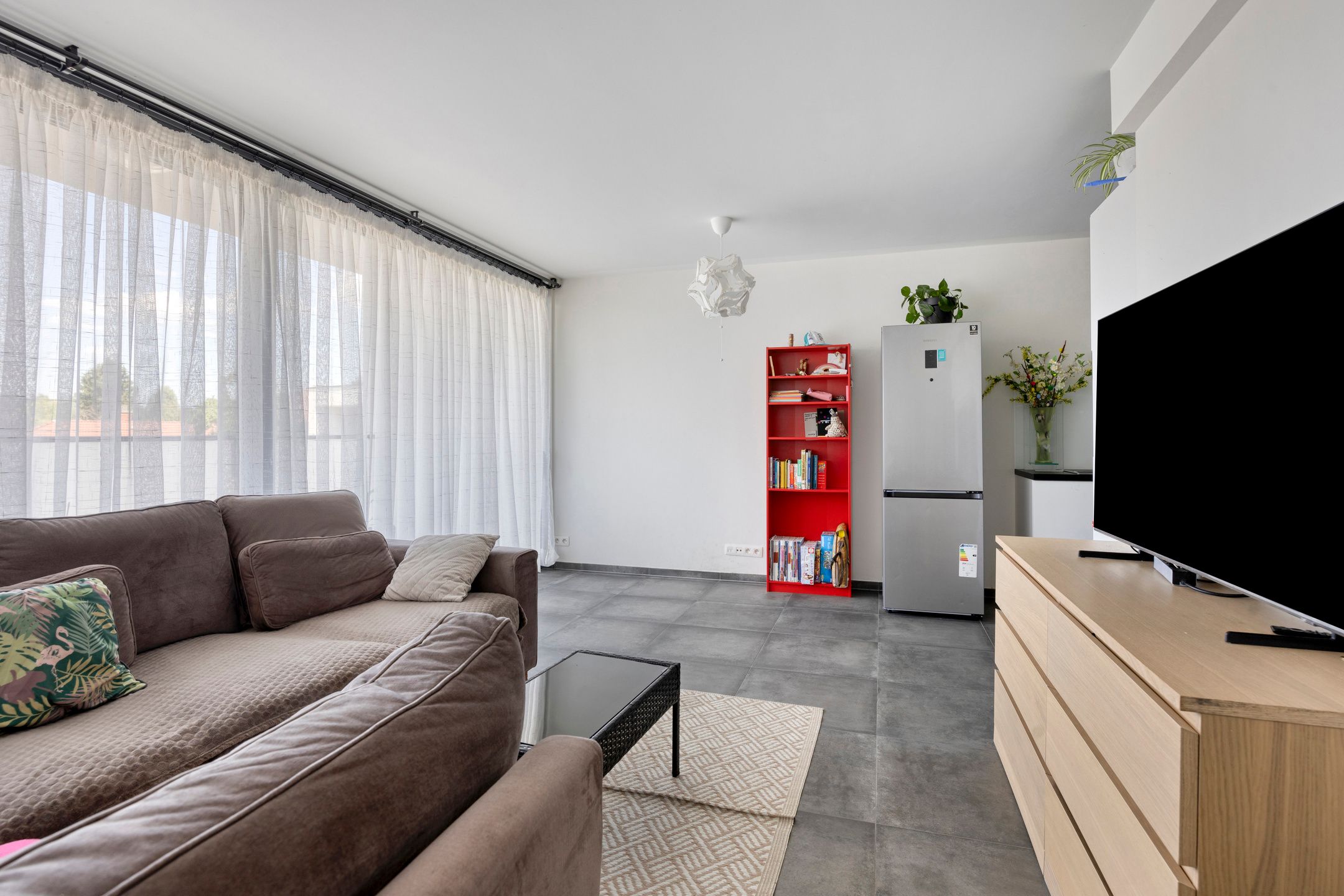 Recent appartement met 2 slaapkamers & parking foto 6